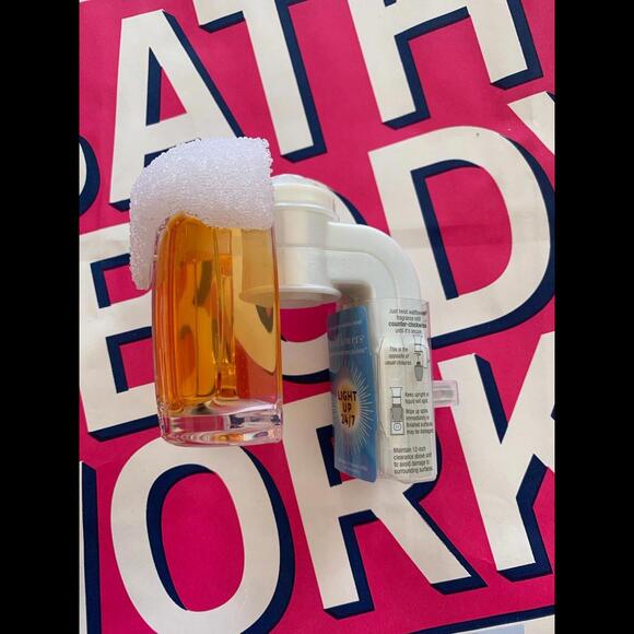 NWT Bath & Body Works Cheers Beer Nightlight Wallflowers Fragrance Plug - Picture 5 of 5